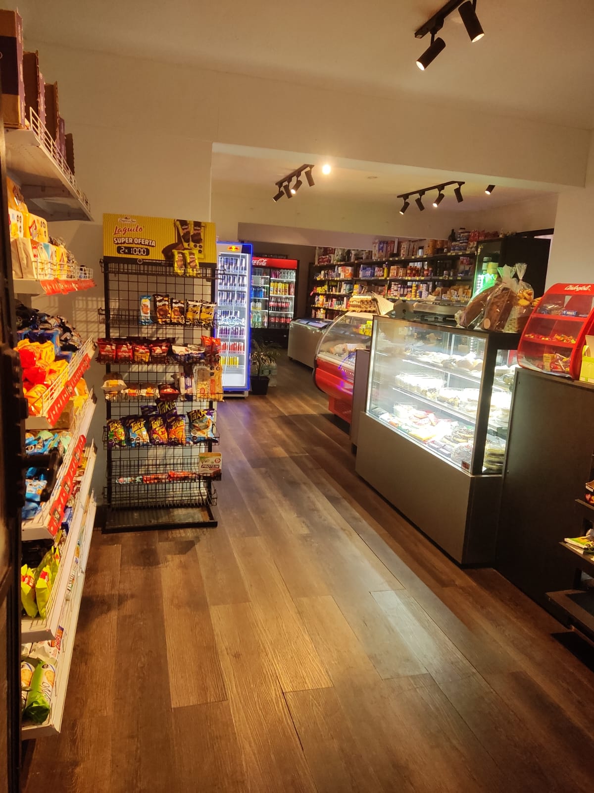 Interior Atipaq Minimarket